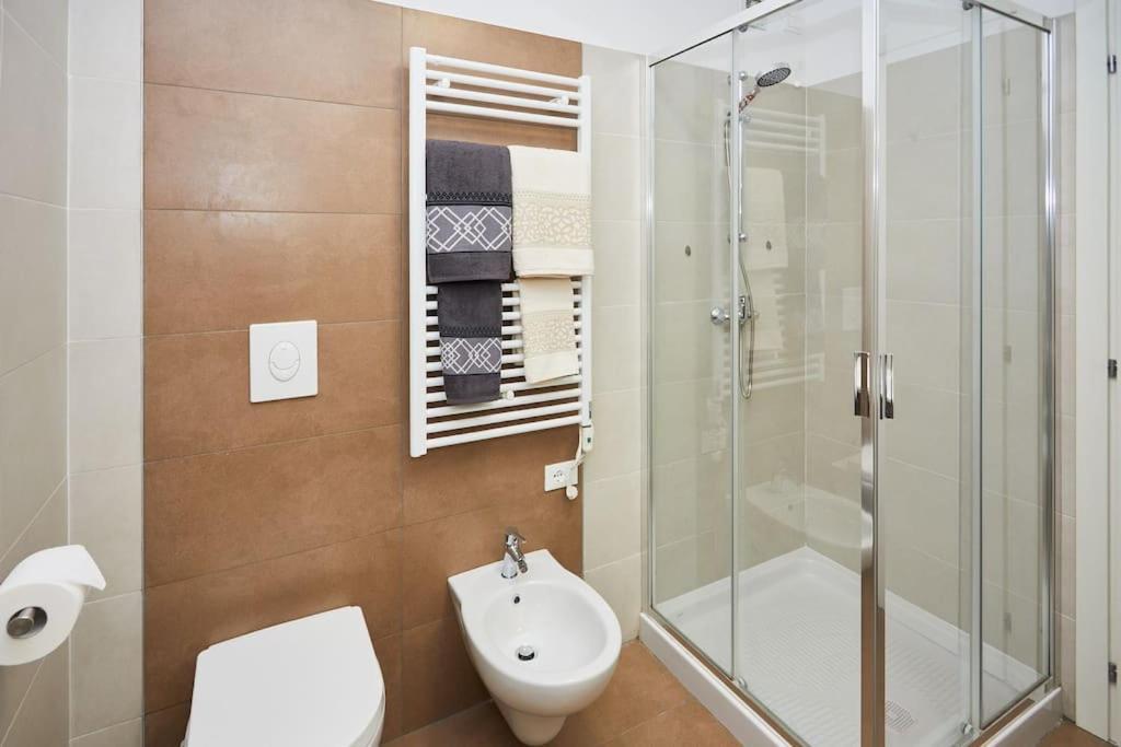 Center Aviano Comfort Suite Free Parking Wifi מראה חיצוני תמונה