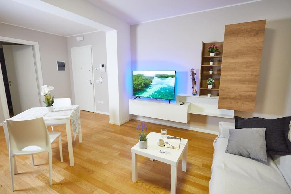 Center Aviano Comfort Suite Free Parking Wifi מראה חיצוני תמונה