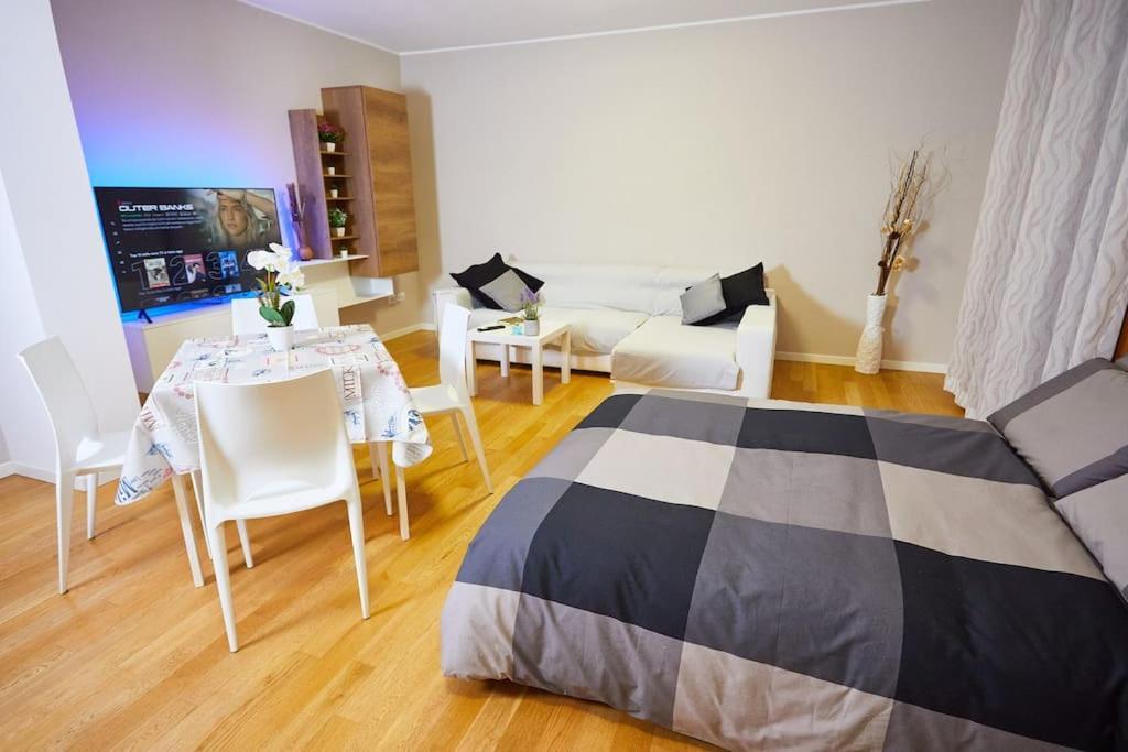 Center Aviano Comfort Suite Free Parking Wifi מראה חיצוני תמונה